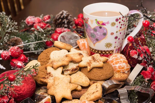 Noel ve yılbaşı süsleri yılbaşı ağacı için. Noel Kartpostalı.