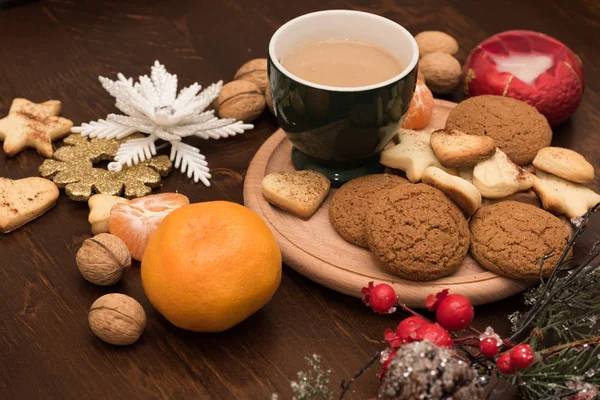 Noel ve yılbaşı süsleri yılbaşı ağacı için. Noel Kartpostalı.