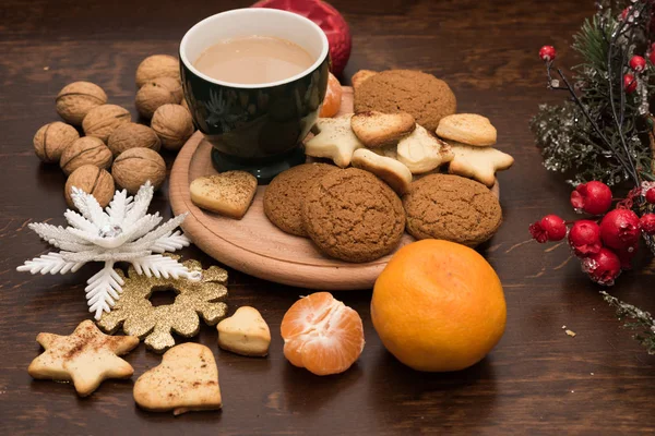 Noel ve yılbaşı süsleri yılbaşı ağacı için. Noel Kartpostalı.