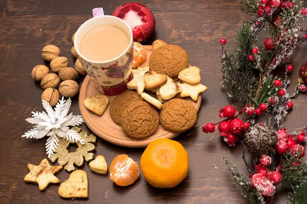 Noel ve yılbaşı süsleri yılbaşı ağacı için. Noel Kartpostalı.