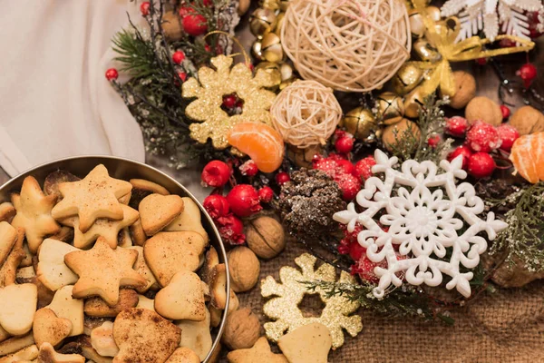 Noel ve yılbaşı süsleri yılbaşı ağacı için. Noel Kartpostalı.