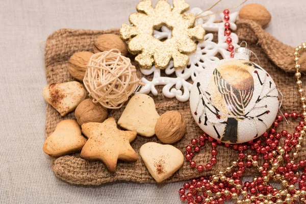 Noel ve yılbaşı süsleri yılbaşı ağacı için. Noel Kartpostalı.