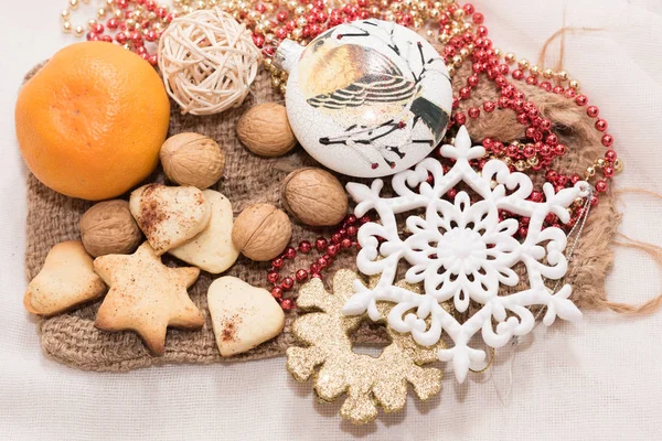 Noel ve yılbaşı süsleri yılbaşı ağacı için. Noel Kartpostalı.