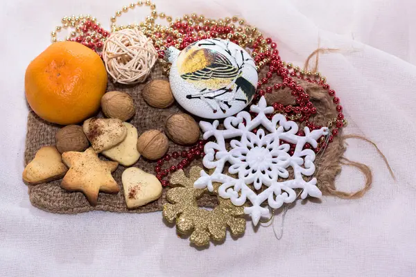 Noel ve yılbaşı süsleri yılbaşı ağacı için. Noel Kartpostalı.