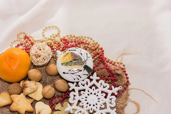 Noel ve yılbaşı süsleri yılbaşı ağacı için. Noel Kartpostalı.