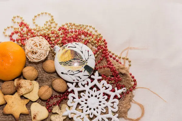 Noel ve yılbaşı süsleri yılbaşı ağacı için. Noel Kartpostalı.