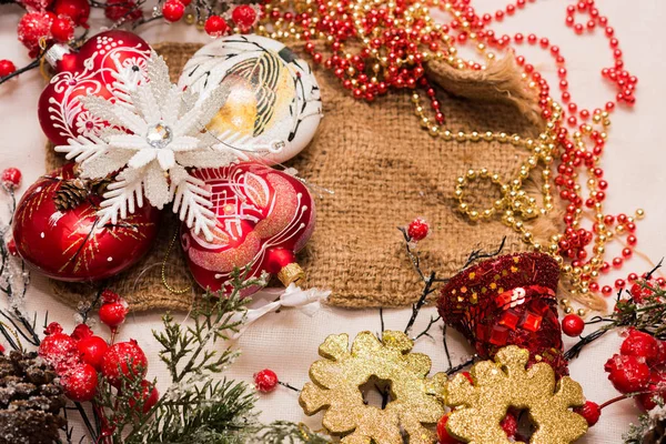 Noel ve yılbaşı süsleri yılbaşı ağacı için. Noel Kartpostalı.