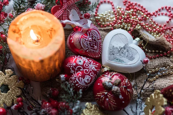 Noel ve yılbaşı süsleri yılbaşı ağacı için. Noel Kartpostalı.