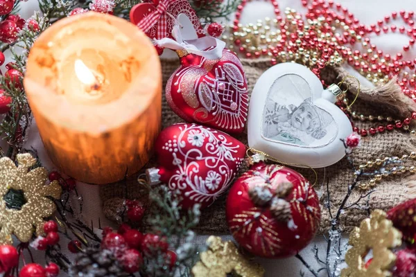 Noel ve yılbaşı süsleri yılbaşı ağacı için. Noel Kartpostalı.