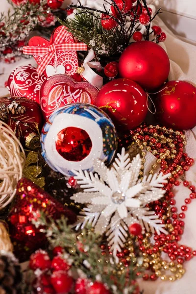 Noel ve yılbaşı süsleri yılbaşı ağacı için. Noel Kartpostalı.