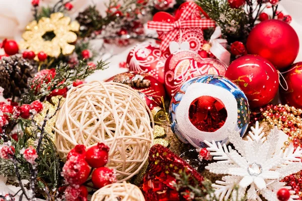 Noel ve yılbaşı süsleri yılbaşı ağacı için. Noel Kartpostalı.