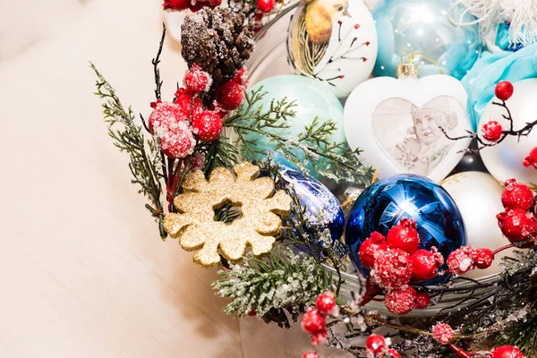 Noel ve yılbaşı süsleri yılbaşı ağacı için. Noel Kartpostalı.