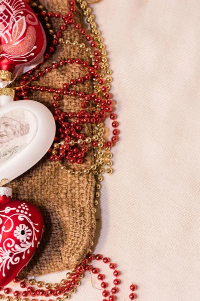 Noel ve yılbaşı süsleri yılbaşı ağacı için. Noel Kartpostalı.