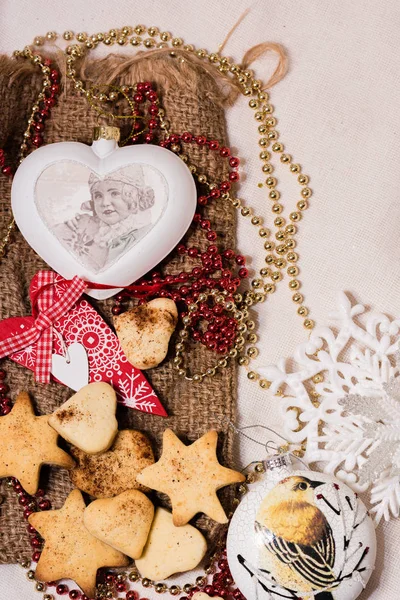 Noel ve yılbaşı süsleri yılbaşı ağacı için. Noel Kartpostalı.