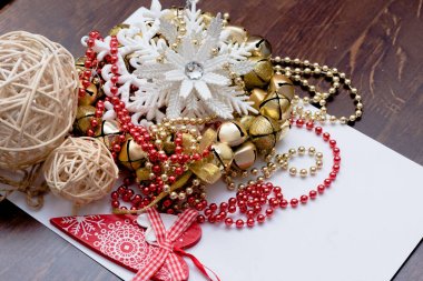 Noel ve yılbaşı süsleri yılbaşı ağacı için. Noel Kartpostalı.