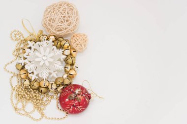 Noel ve yılbaşı süsleri yılbaşı ağacı için. Noel Kartpostalı.