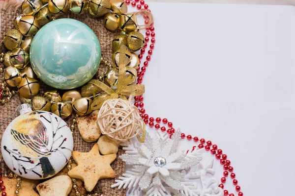 Noel ve yılbaşı süsleri yılbaşı ağacı için. Noel Kartpostalı.