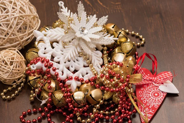 Noel ve yılbaşı süsleri yılbaşı ağacı için. Noel Kartpostalı.