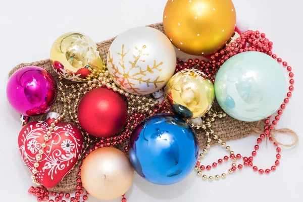 Noel ve yılbaşı süsleri yılbaşı ağacı için. Noel Kartpostalı.