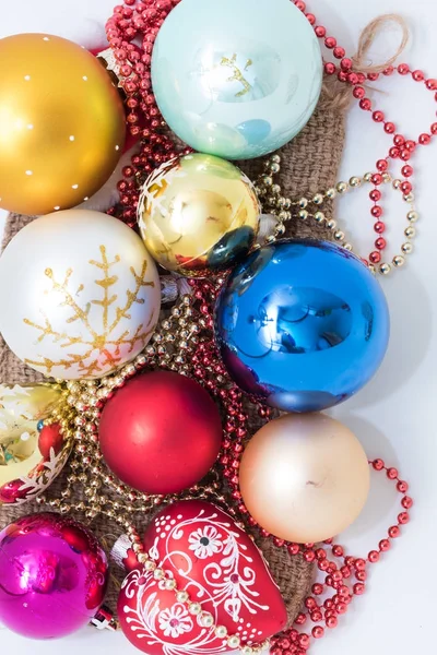 Noel ve yılbaşı süsleri yılbaşı ağacı için. Noel Kartpostalı.