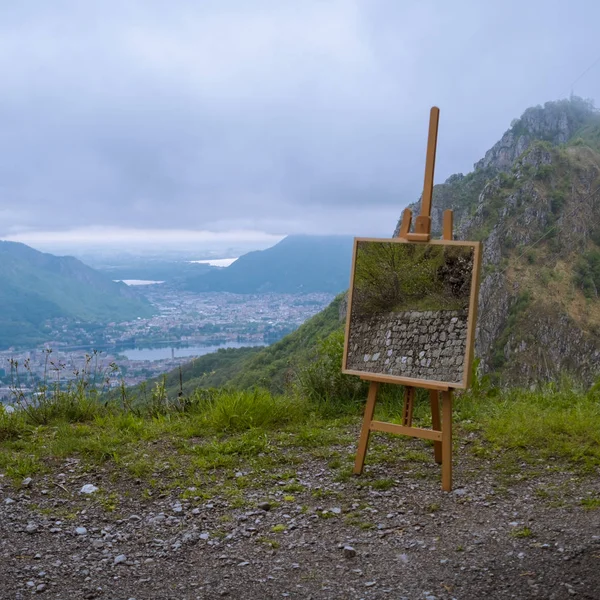 Easel in the highlands — Stock Photo, Image