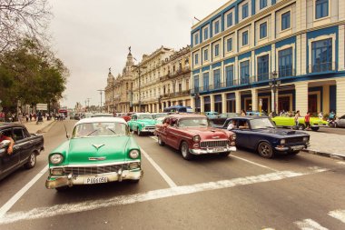 Küba, Havana - 18 Şubat 2017: güzel retro vintage otomobillerde