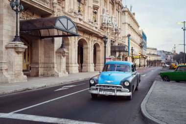 Küba, Havana - 18 Şubat 2017: güzel retro vintage otomobillerde