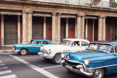 Küba, Havana - 18 Şubat 2017: güzel retro vintage otomobillerde