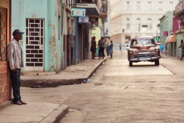 Küba, Havana - 18 Şubat 2017: güzel retro vintage otomobillerde