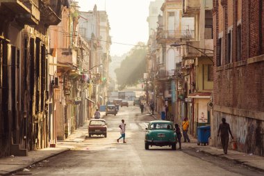 Küba, Havana - 18 Şubat 2017: güzel retro vintage otomobillerde