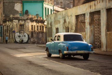 Küba, Havana - 18 Şubat 2017: güzel retro vintage otomobillerde