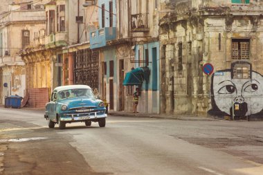 Küba, Havana - 18 Şubat 2017: güzel retro vintage otomobillerde