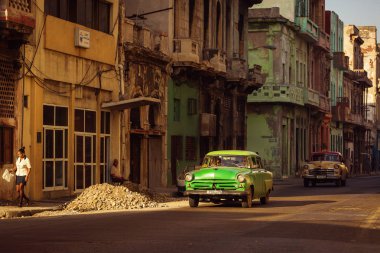 Küba, Havana - 18 Şubat 2017: güzel retro vintage otomobillerde