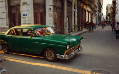 Küba, Havana - 20 Şubat 2017: güzel retro vintage otomobillerde
