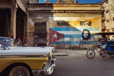 Küba, Havana - 20 Şubat 2017: güzel retro vintage otomobillerde