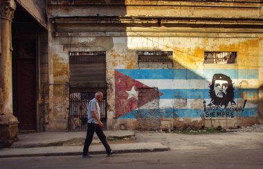 Küba, Havana - 20 Şubat 2017: güzel retro vintage otomobillerde