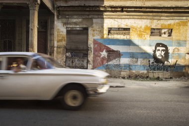 Küba, Havana - 20 Şubat 2017: güzel retro vintage otomobillerde