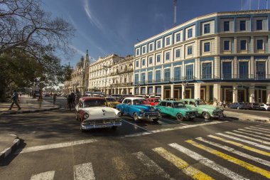 Küba, Havana - 20 Şubat 2017: güzel retro vintage otomobillerde