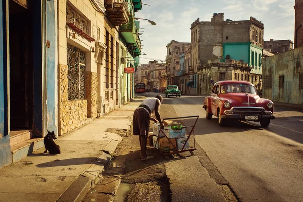 Kuba, Havana - 18 února 2017: krásné retro historických automobilů v — Stock fotografie