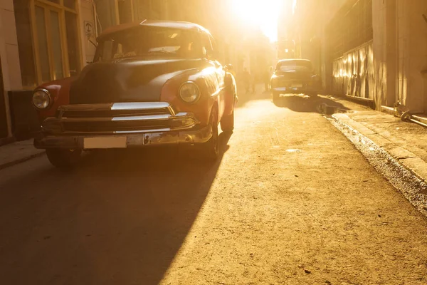 Cuba, La Havane - 20 Février 2017 : belles voitures anciennes rétro dans — Photo