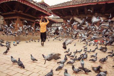 Durbar Meydanı, Katmandu ortasında, Nepa uçan güvercinler