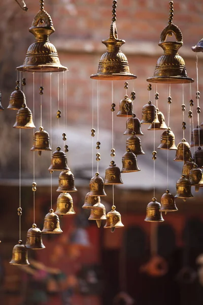 塔, 尼泊尔-2017年11月11日。销售黄铜物品的商店 — 图库照片