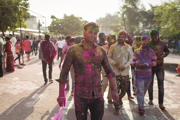 Jaipur インド 3月10日 地元の人々は2020年3月10日にインドのジャイプールで祭りのホリを祝います ホリは色の祭りとして祝われる春祭りです — ストック写真