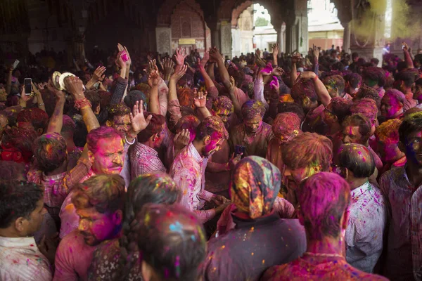 Jaipur インド 3月10日 地元の人々は2020年3月10日にインドのジャイプールで祭りのホリを祝います ホリは色の祭りとして祝われる春祭りです — ストック写真