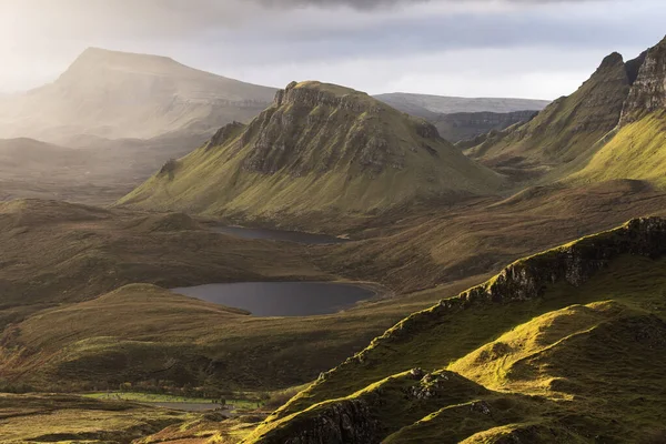 Malowniczy Widok Góry Quiraing Wyspie Skye Szkockie Wyżyny Wielka Brytania — Zdjęcie stockowe