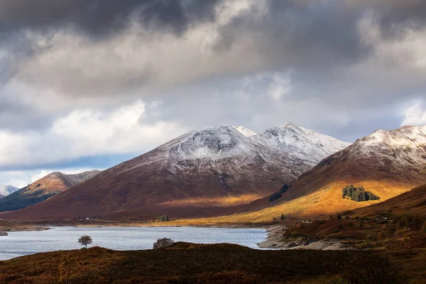 Autumn Landscape Highlands Scotland United Kingdom Beautiful Mountains Snow Background — Stock Photo, Image