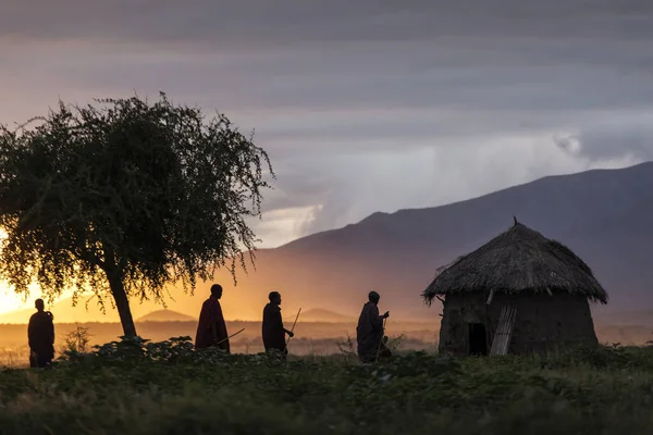 Arusha Tanzanie 1Er Juin 2019 Famille Avec Masai Marchant Lever — Photo