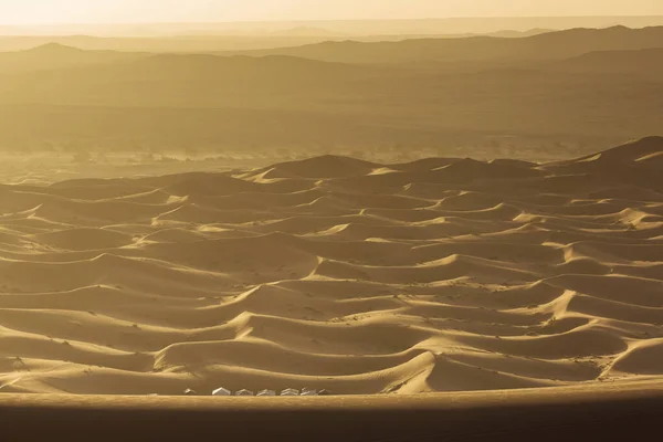 Sahara Del Desierto Con Hermosas Líneas Colores Amanecer Merzouga Marruecos —  Fotos de Stock