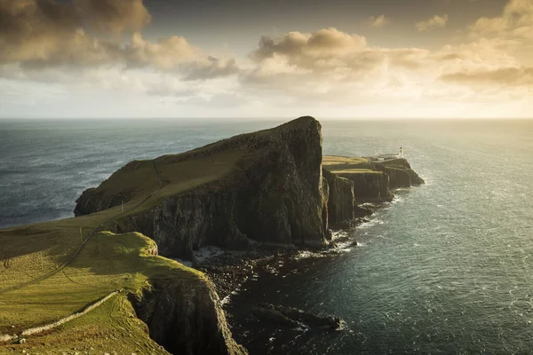 Neist Point Και Φάρος Στο Isle Skye Στο Ηλιοβασίλεμα Όμορφα — Φωτογραφία Αρχείου