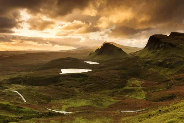 Malowniczy Widok Góry Quiraing Wyspie Skye Szkockie Wyżyny Wielka Brytania — Zdjęcie stockowe